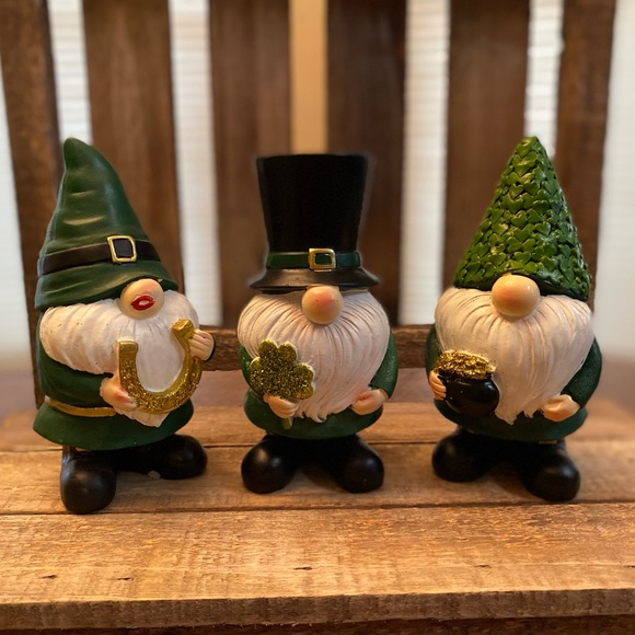 St. Patricks Day Gnomes Kitchen Towels & St. Patrick’s Day Gnome Figures Bundle - Picture 4 of 16